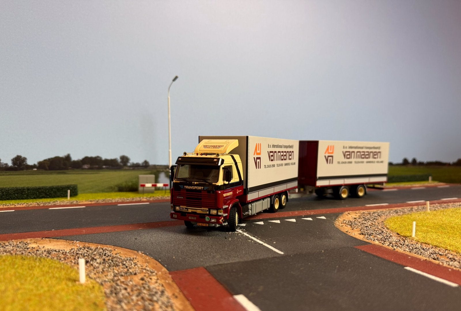 WSI Scania 113M360 6x2 zeilcombi Van Maanen 1:50, Ophalen of Verzenden, Nieuw, Bus of Vrachtwagen, Wsi
