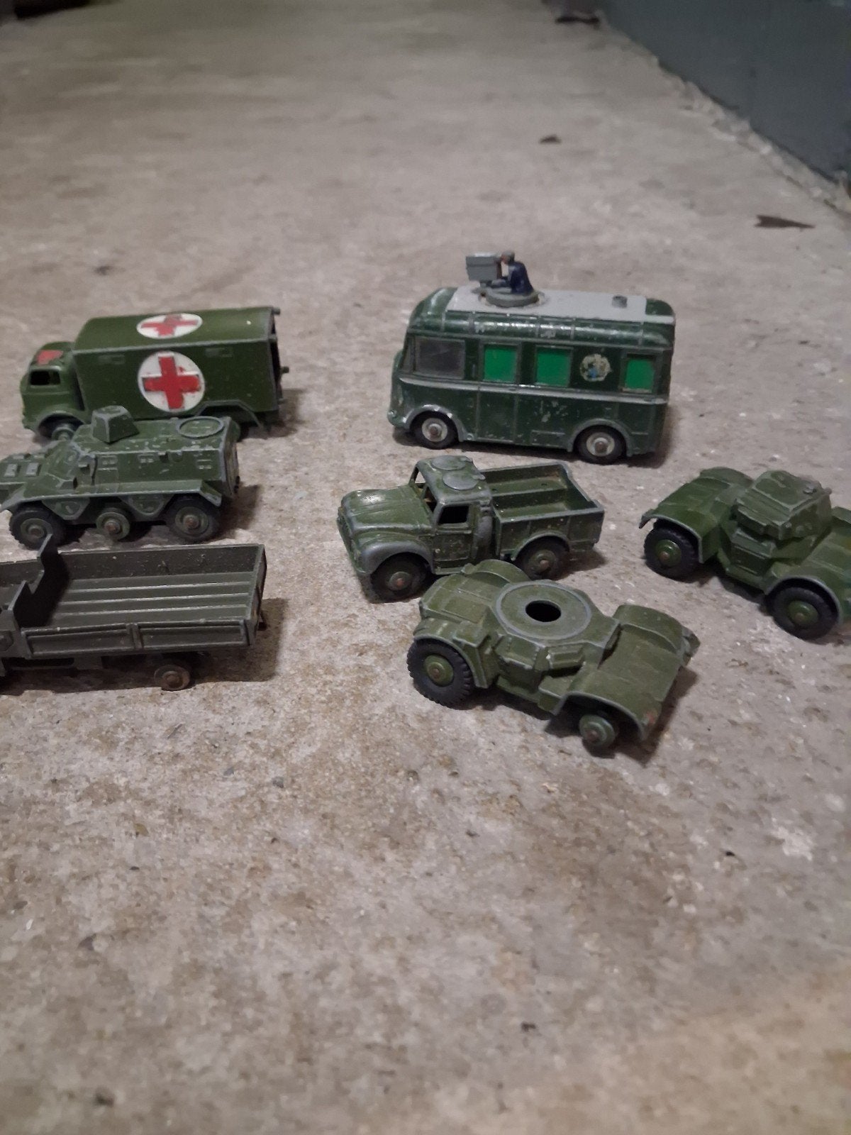 Vintage Dinky Toys militaire voertuigen collectie, Gebruikt, Tank, 1:32 tot 1:50, Ophalen