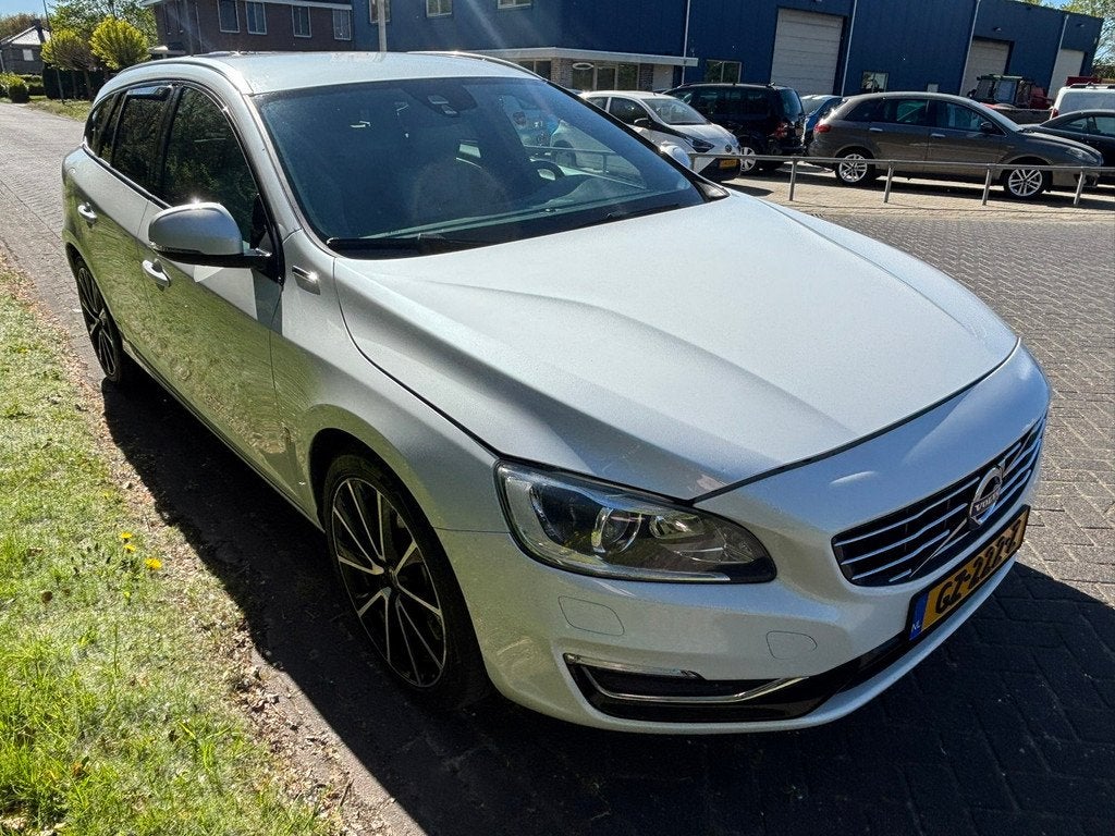 Volvo V60 2.4 D5 Twin Engine Special Edition | Automaat | St, Auto's, Volvo, Automaat, Euro 6, Vierwielaandrijving, Automatische klimaatregeling