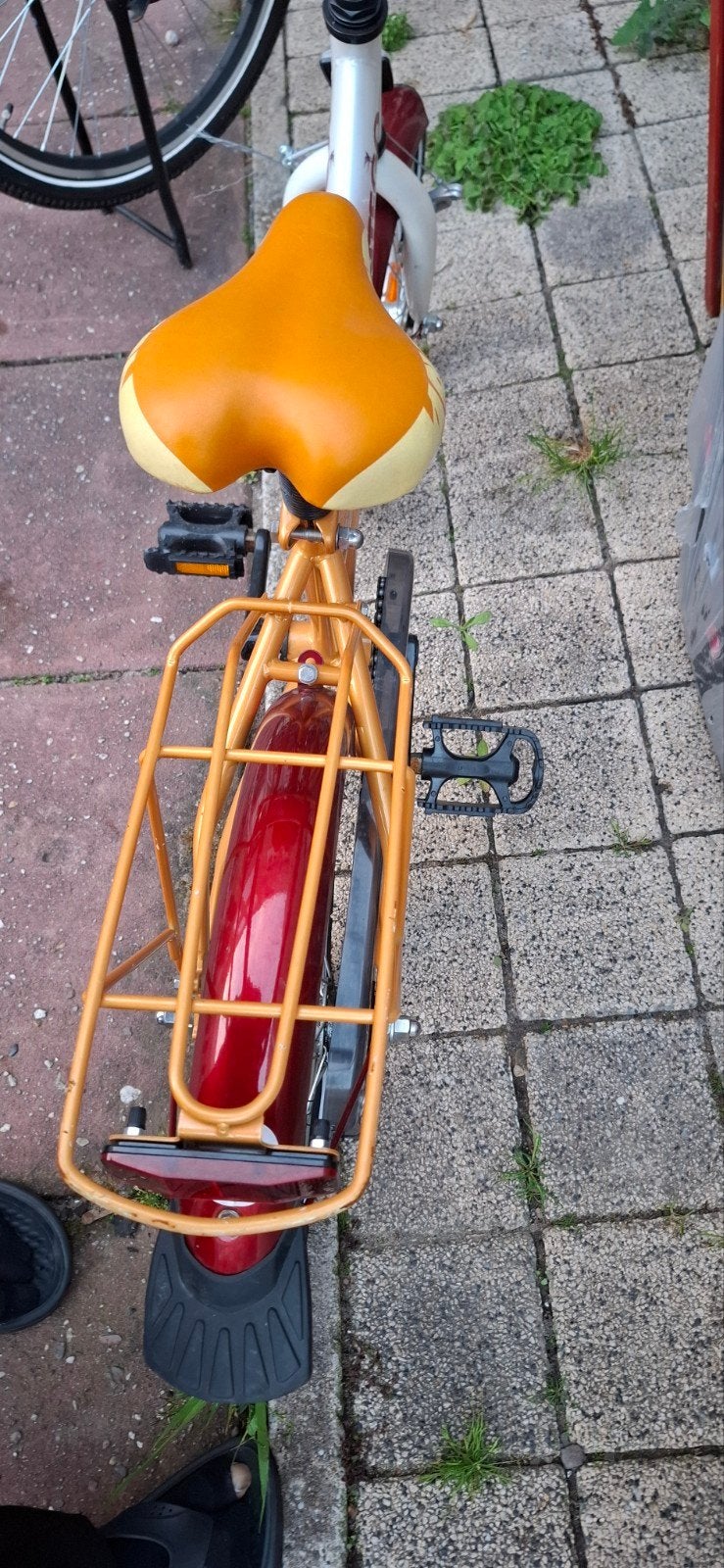 Montego kinderfiets - achterband plat, Fietsen en Brommers, Fietsen | Kinderfietsjes, Ophalen, Terugtraprem, Montego, 16 tot 20 inch