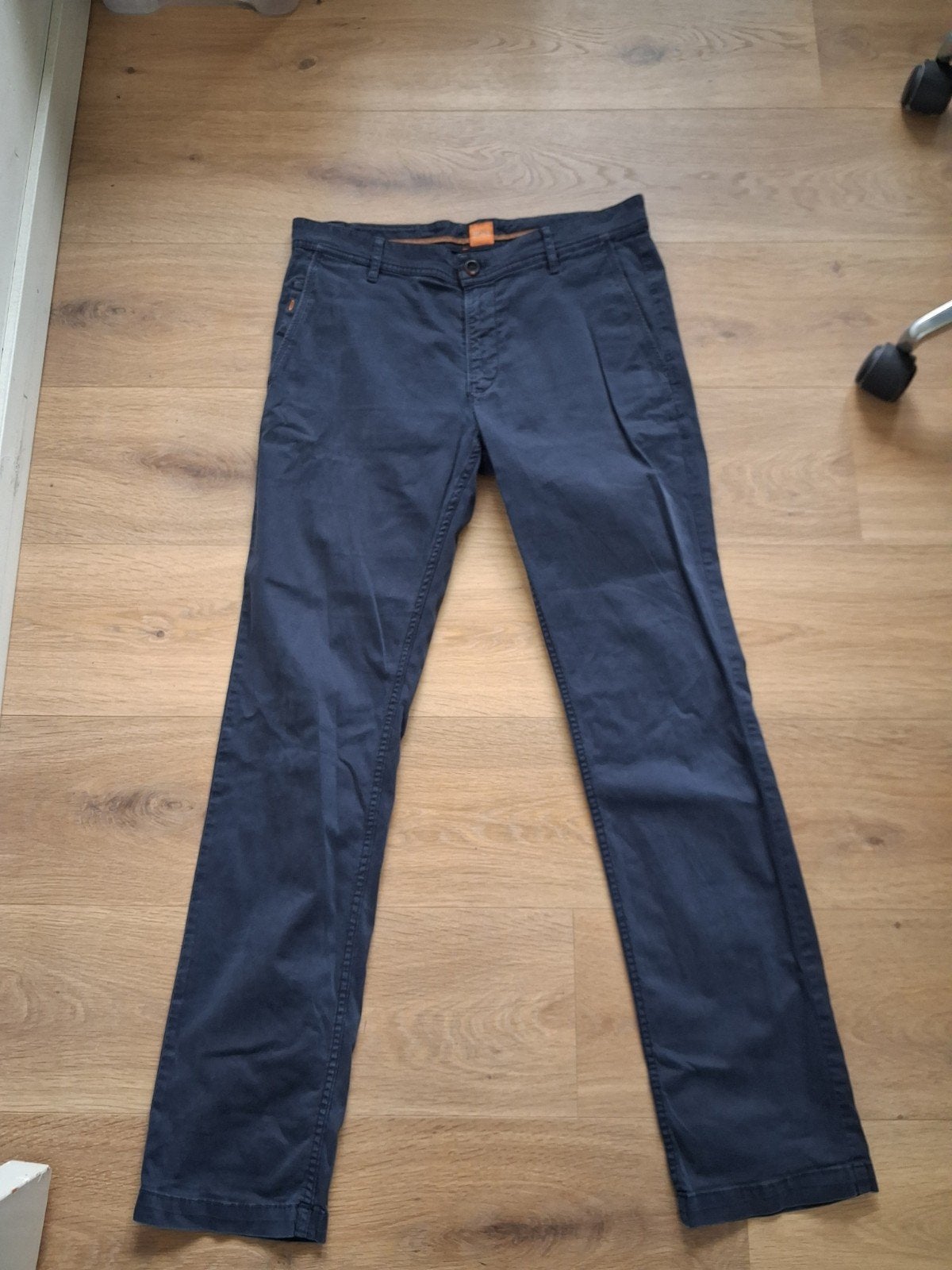 Hugo Boss Chino Blauw W33 L34 - Stijlvol & Comfortabel, Kleding | Heren, Broeken en Pantalons, Blauw, Maat 56/58 (XL), Ophalen of Verzenden