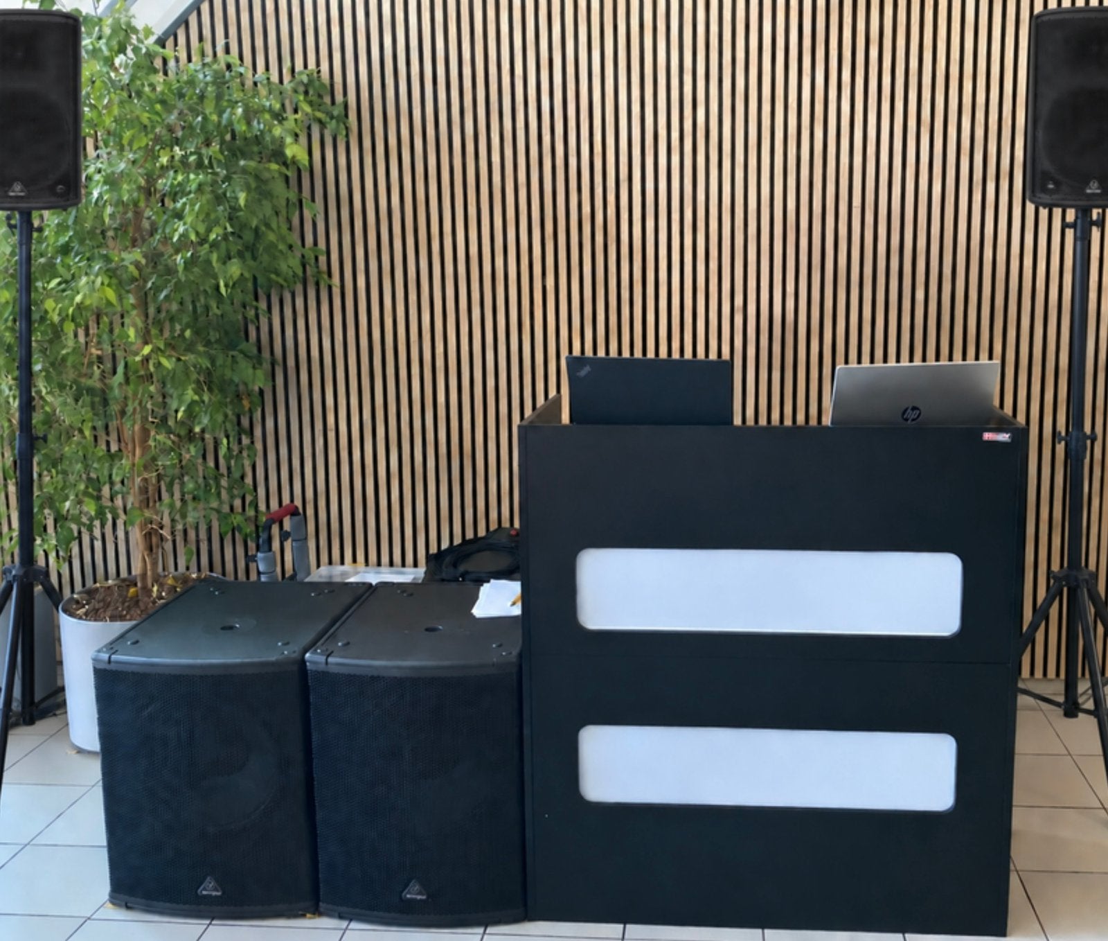 Te koop aangeboden: 2x Behringer B1500XP z.g.a.n., Ophalen, Zo goed als nieuw, 1000 watt of meer, P.A.
