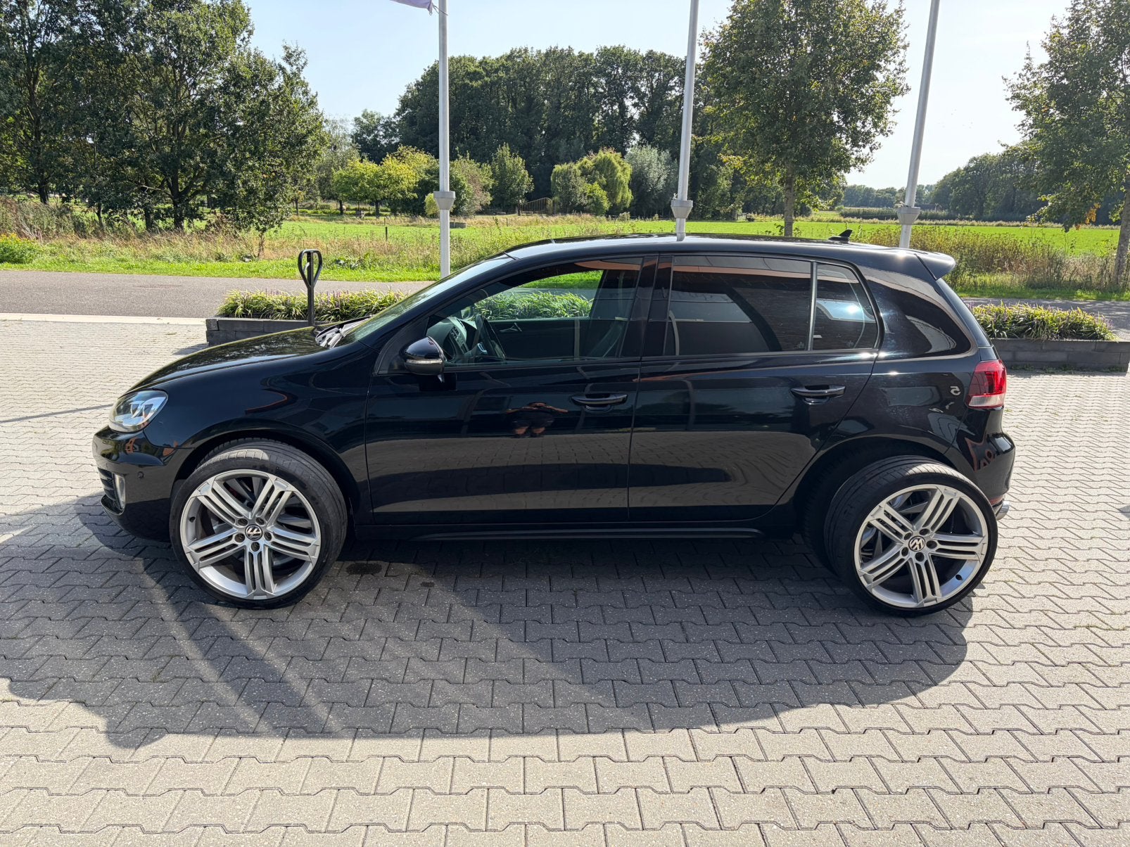 Foto 6 van Volkswagen Golf 2.0 GTI 155KW DSG 2010 Zwart PANO