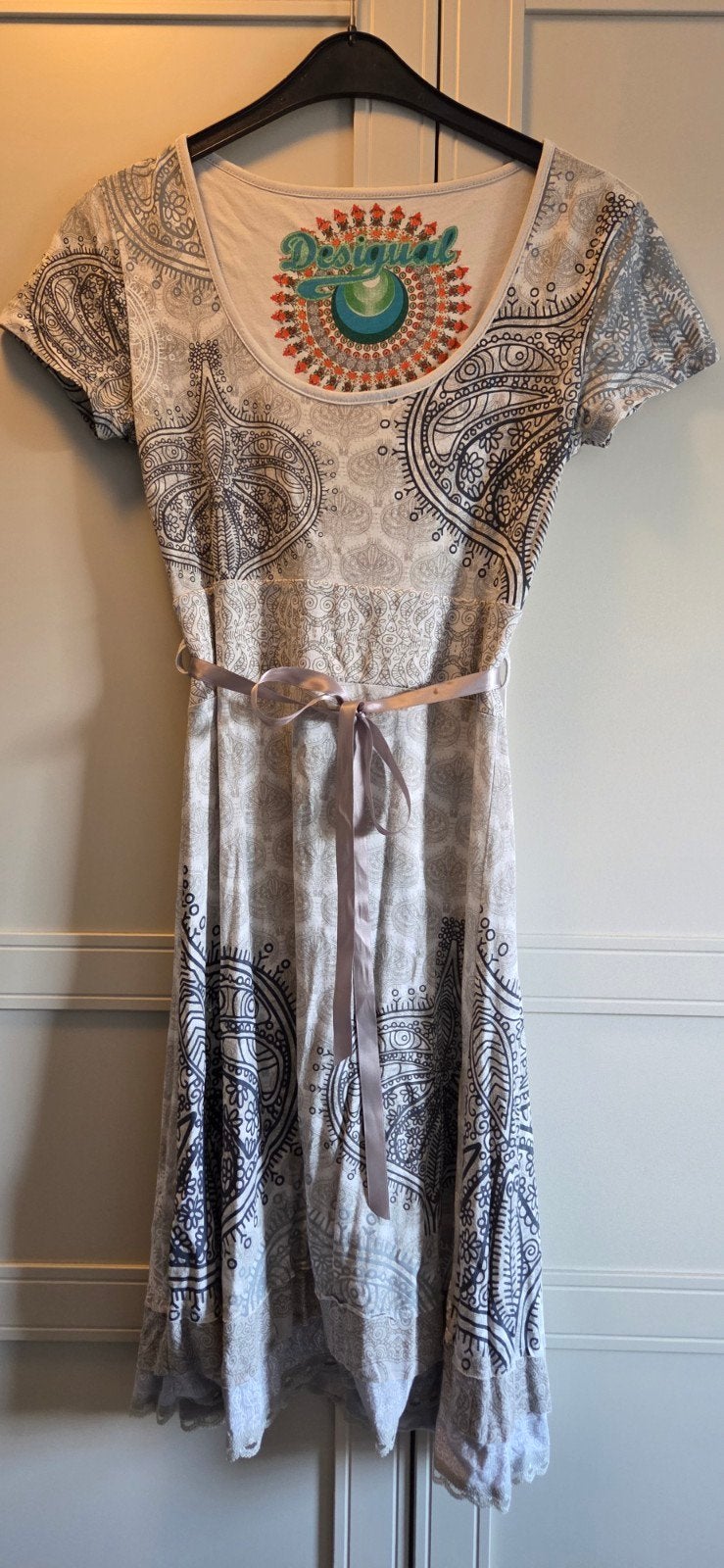Desigual wit grijs zomer jurkje maat M, Maat 38/40 (M), Wit, Ophalen of Verzenden, Desigual
