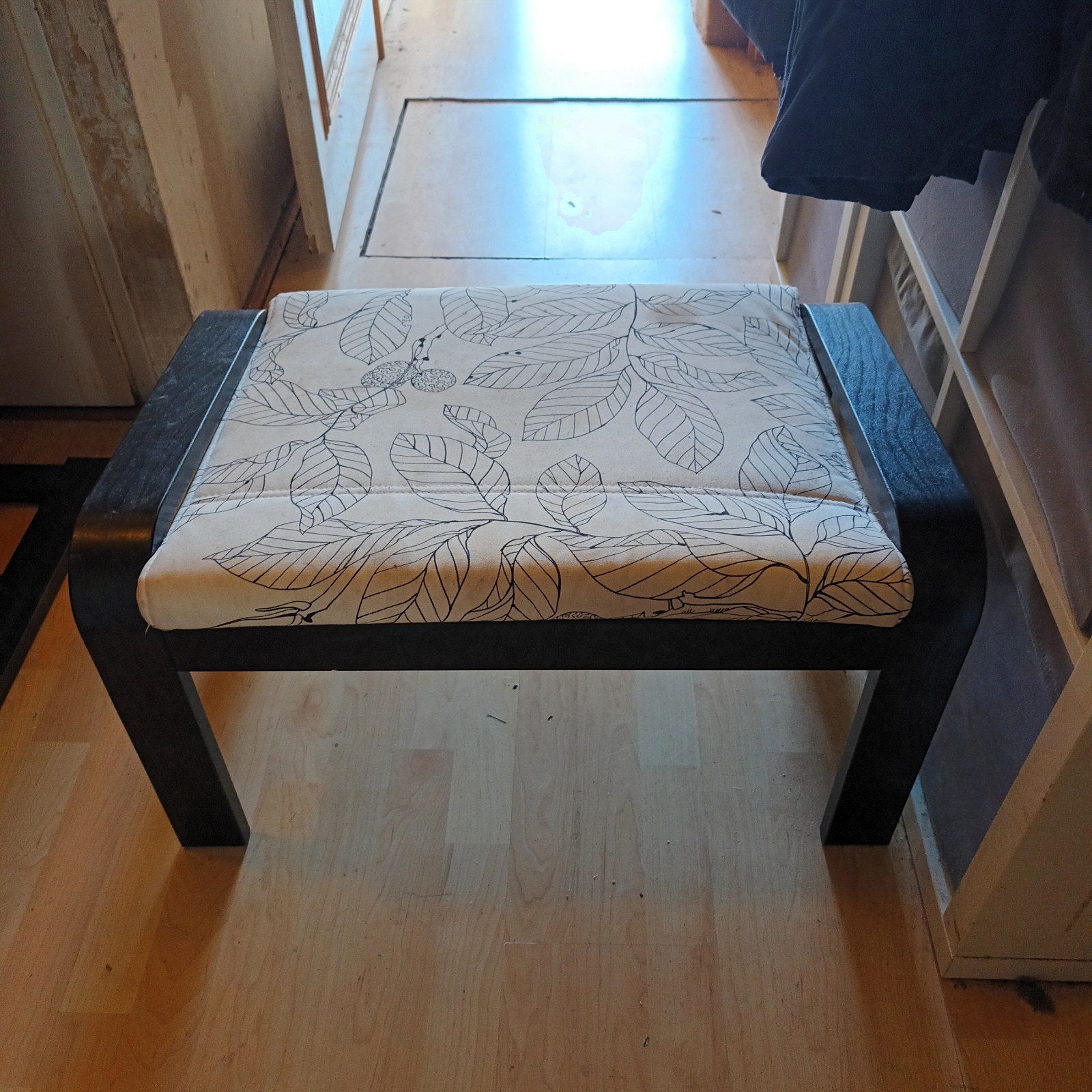 IKEA Poäng fauteuil met voetenbank - Zwart/Rood, Ophalen, Gebruikt, Modern, Scandinavisch, Zwart