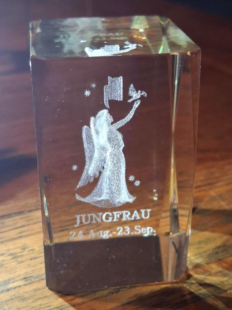 3D Lasergegraveerde Glazen Presse-papier - Jungfrau, Ophalen of Verzenden