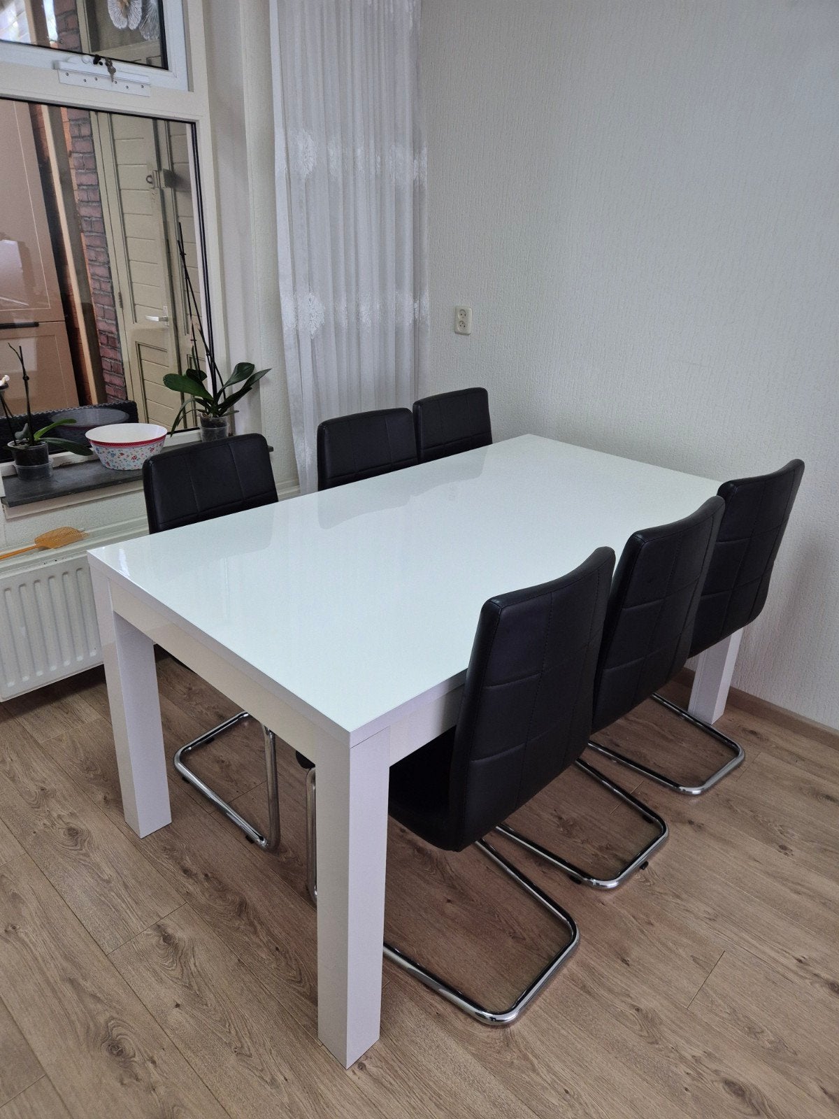 Wit hoogglans eetkamertafel met 6 x eetkamerstoelen, Ophalen, Zo goed als nieuw, 4 tot 6 stoelen