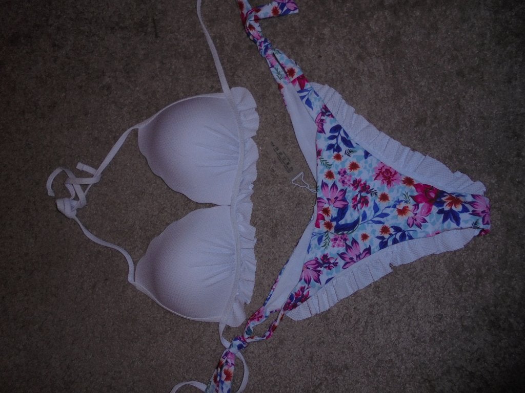 nieuwe prachtige bikini met rousel past tm maat 44, Ophalen of Verzenden, Nieuw, Wit, Bikini