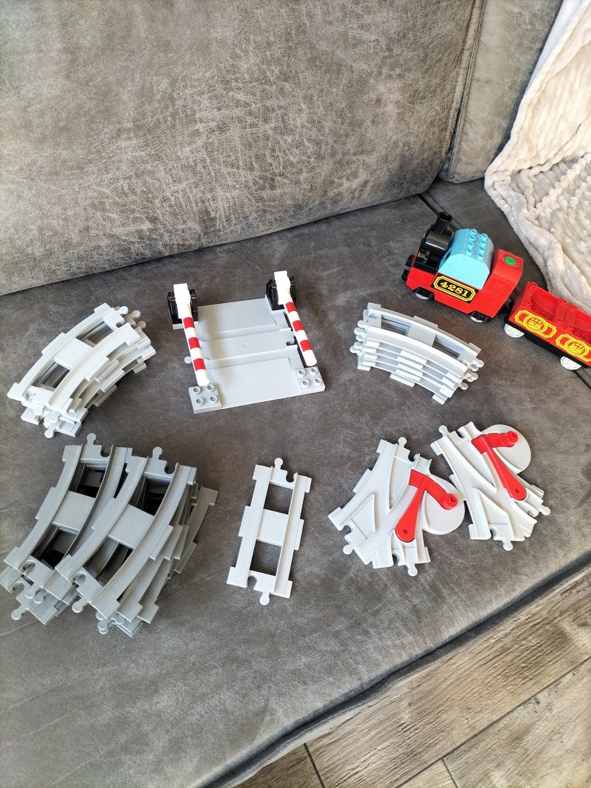 Duplo trein en wagon. + extra rails, slagboom en wissel., Ophalen, Zo goed als nieuw, Duplo