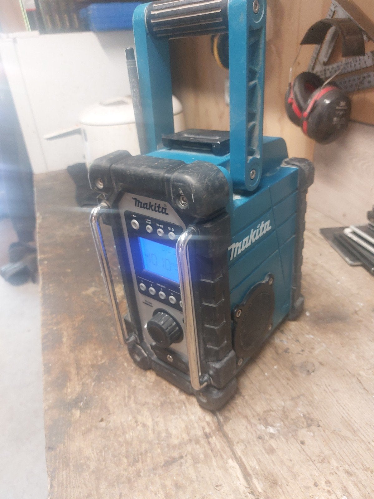 Makita DMR102 Bouwradio met 18V 3Ah accu - Speelt super!, Ophalen of Verzenden, Gebruikt