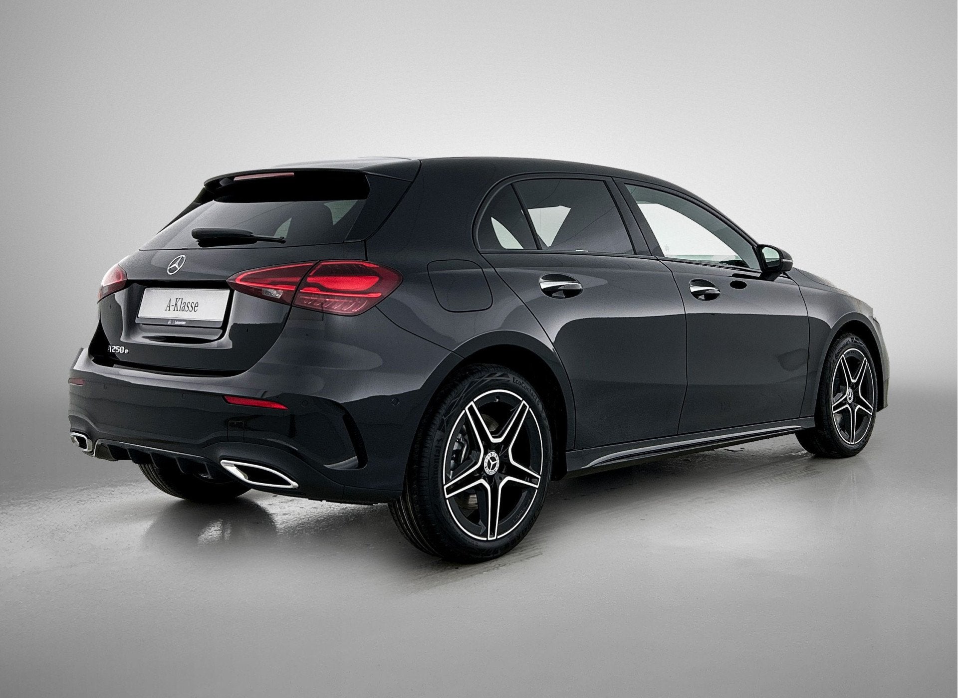 Mercedes-Benz A-Klasse 250 e Business Solution AMG | Nightpa, Auto's, 12 maanden, 4 cilinders, 15 kWh, Zwart