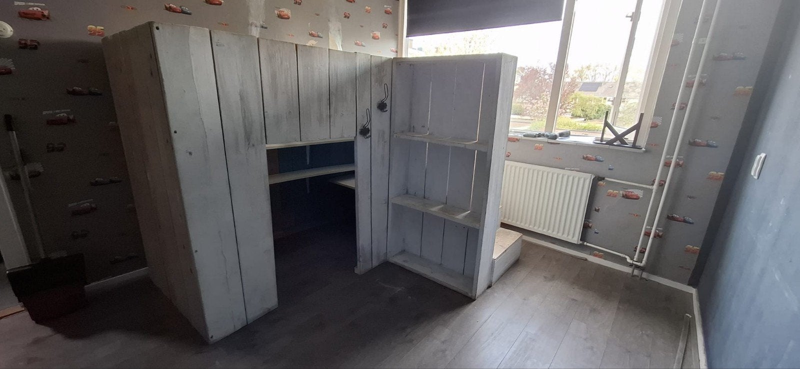 Een steigerhouten bed met veel opslagruimte., Kinderen en Baby's, Kinderkamer | Stapelbedden en Hoogslapers, Ophalen, Gebruikt