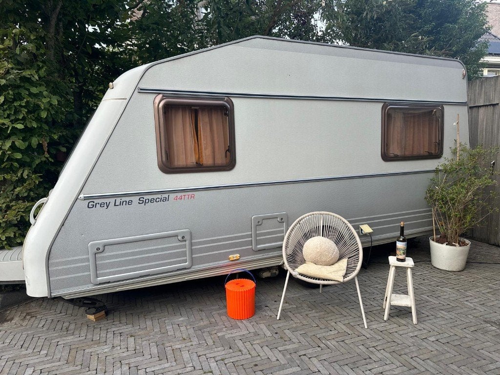 Kip Grey Line Special 44TTR 2002 | 4 pers | BOVAG, Kip, Omvormbare zithoek, Treinzit, Particulier