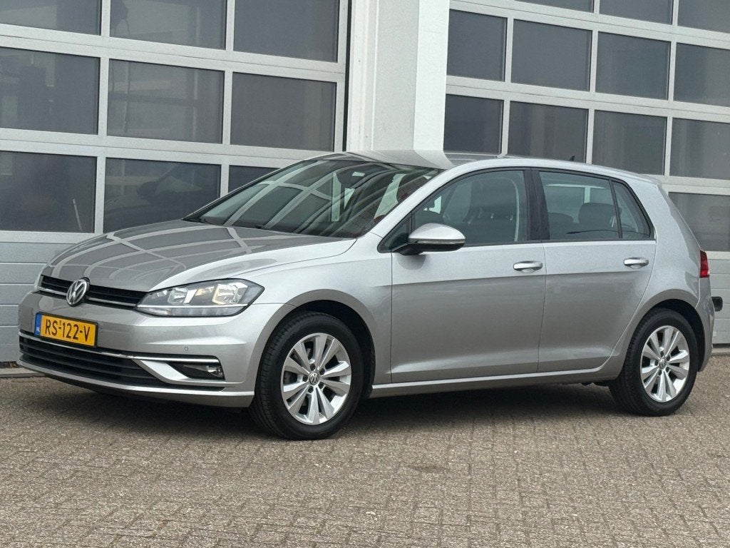Volkswagen GOLF 1.0 TSI 110PK Comfortline Navi ACC Pdc Trekh, Auto's, Gebruikt, Euro 6, Origineel Nederlands, Bedrijf