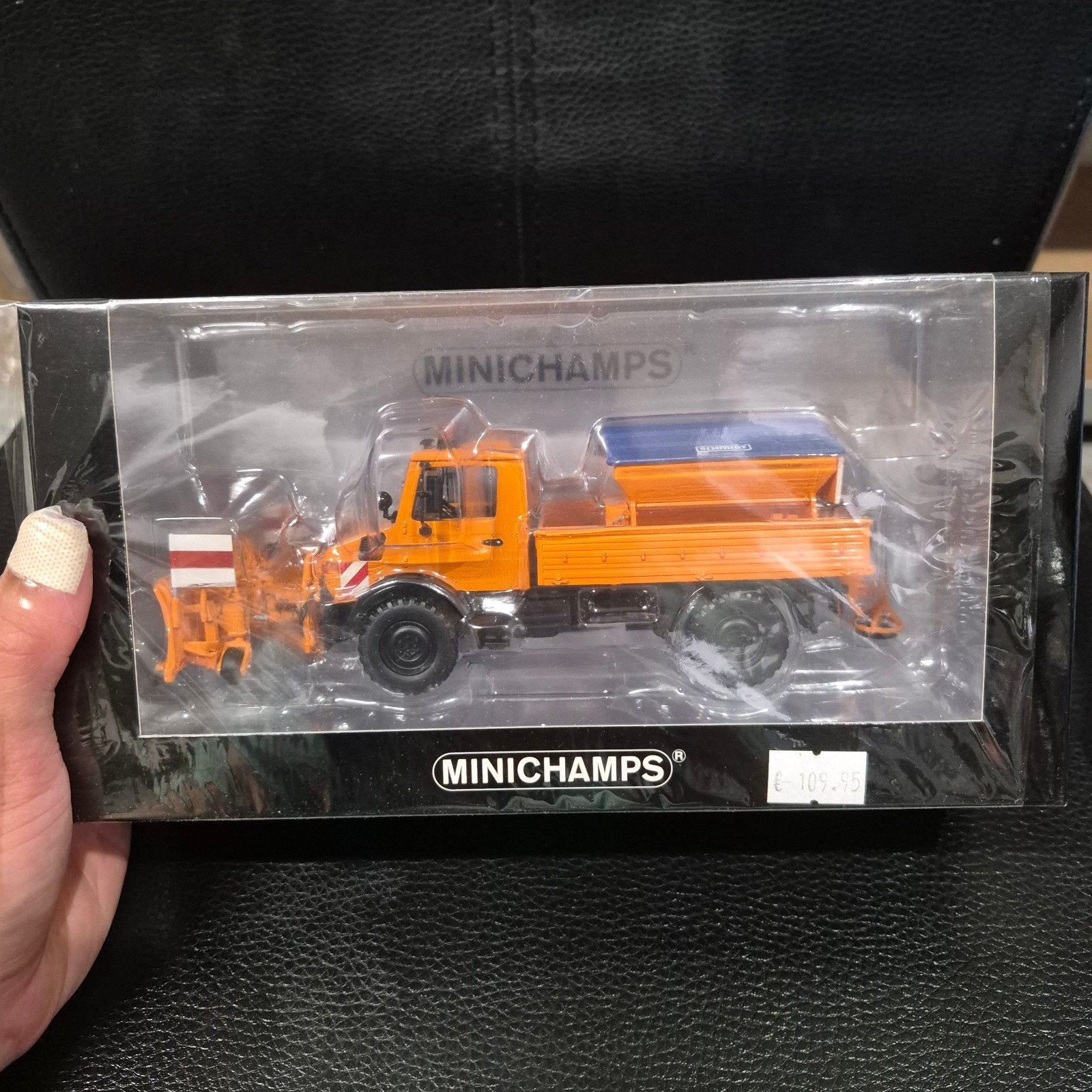 Minichamps Mercedes-Benz Unimog 1300 L 'Schneepflug' 1:43, PAUL'S MODEL ART GmbH, Nieuw, Ophalen of Verzenden, Bus of Vrachtwagen