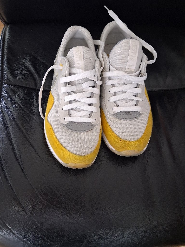 Stijlvolle Gele Nike Air Max Motif Sneakers - Maat 38, Geel, Nike, Ophalen of Verzenden, Sneakers of Gympen