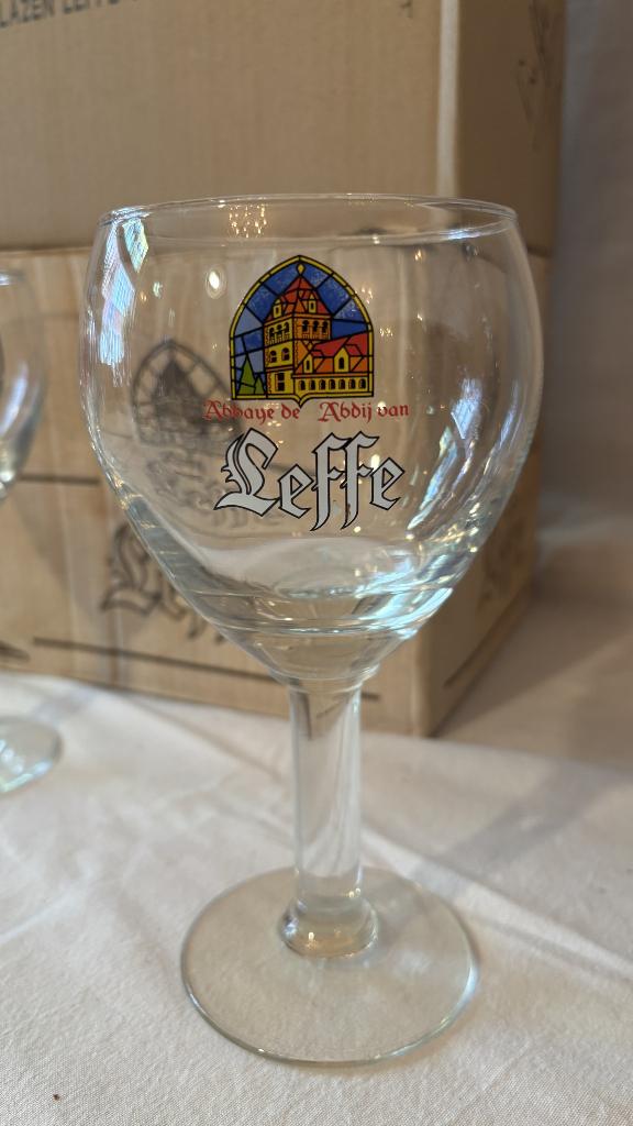 Leffe bierglazen 33 cl 18 stuks, Verzamelen, Glas en Borrelglaasjes, Ophalen, Zo goed als nieuw, Bierglas