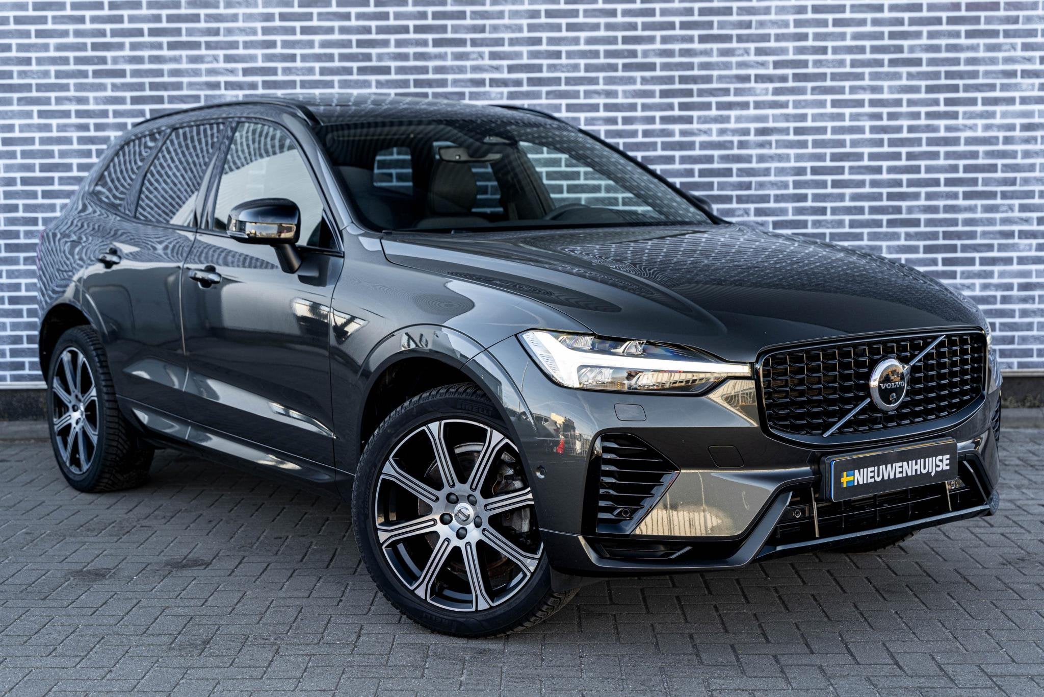 Volvo XC60 2.0 T6 Plug-in Hybrid AWD R-Design | Navigatie |, Stof, Gebruikt, Euro 6, 138 €/maand