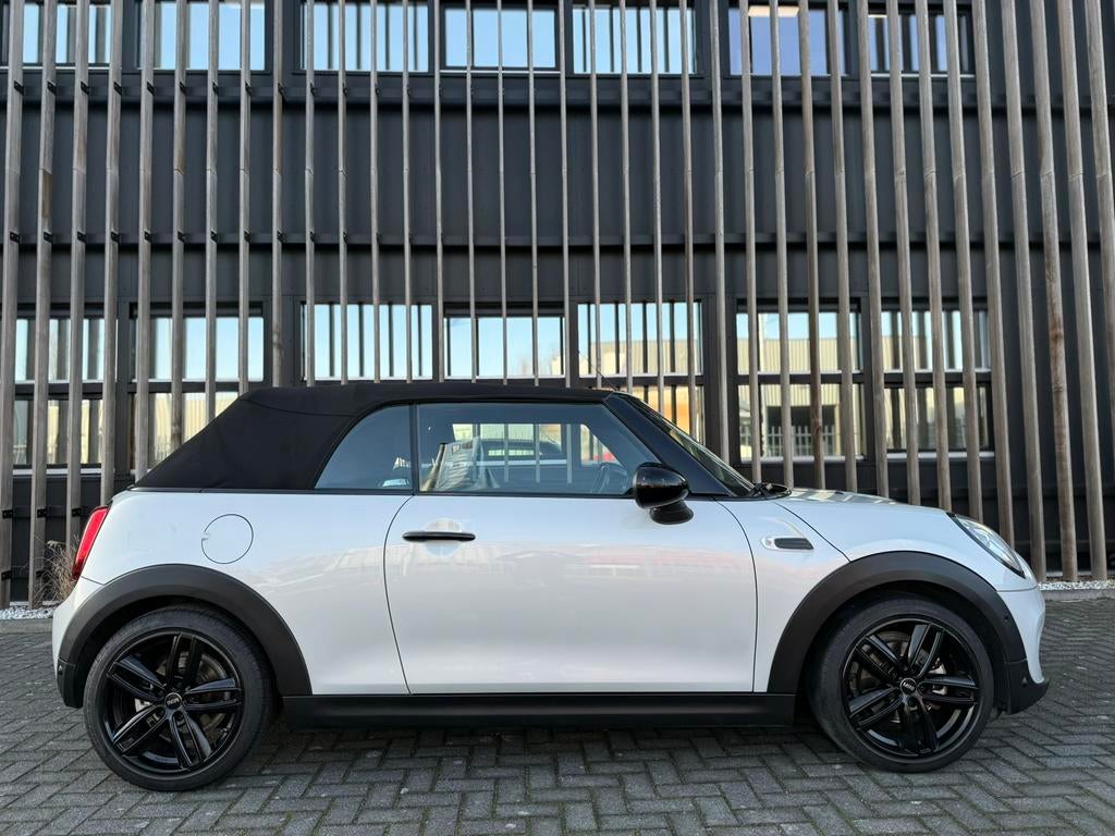 MINI Cooper Cabrio -2018- Chili Black Pack - Apple carplay, Auto's, Mini, Zwart, Cabriolet, Leder en Stof, Lichtsensor