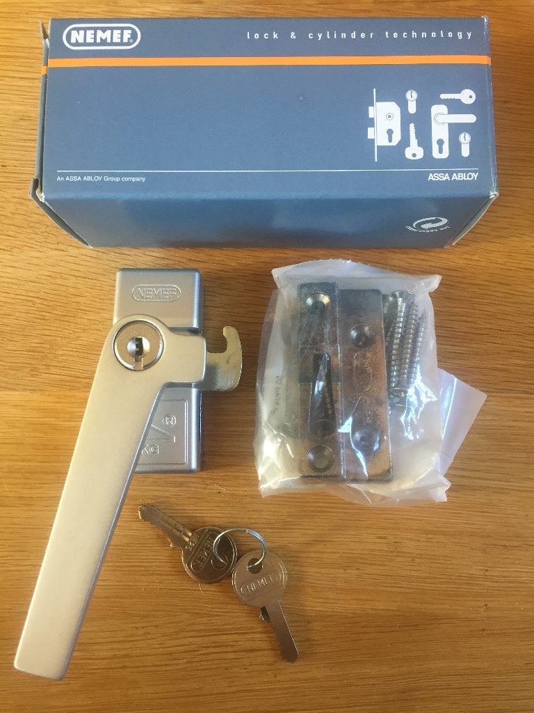 Nieuw Nemef 50PK SKG* LS Raamsluiting afsluitbaar, Ophalen of Verzenden, Nieuw, Overige materialen, Schuif of Grendel