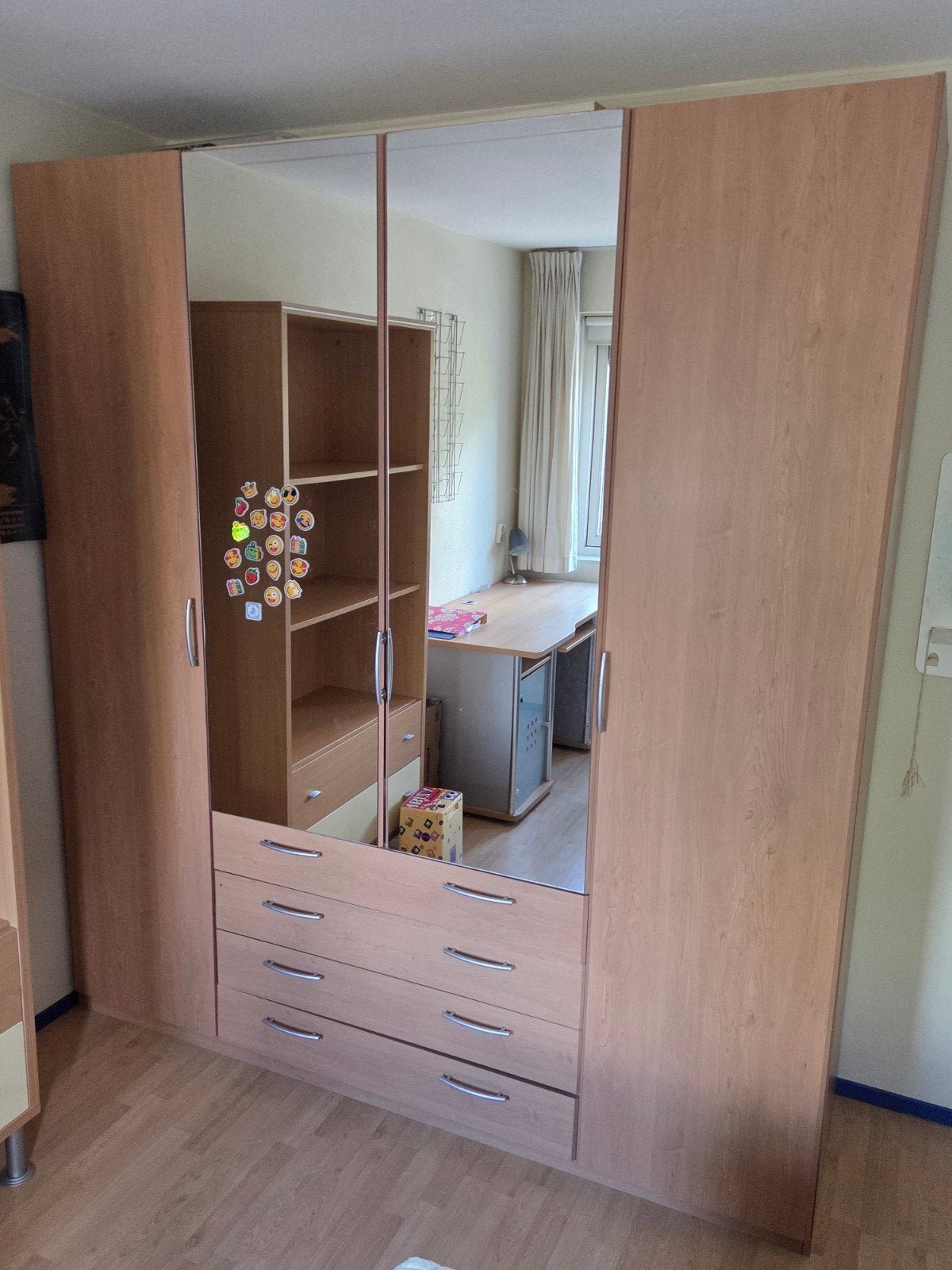 Ruime kledingkast met spiegel en legplanken, Huis en Inrichting, Ophalen, Gebruikt, 200 cm of meer, Met lade(s)