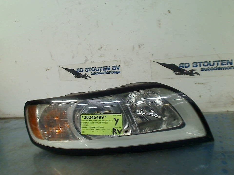 Koplamp Rechts Volvo V50 (MW) (2010-01/2012-12), Auto-onderdelen, Gebruikt, Siegburger Straße 229, Köln 50679, , Duitsland, Info@volvocars.com
