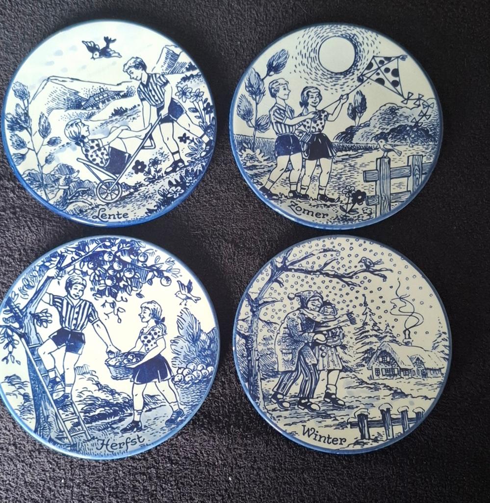 4 delftsblauwe bordjes de 4 jaargetijde, Antiek en Kunst, Antiek | Wandborden en Tegels, Ophalen of Verzenden