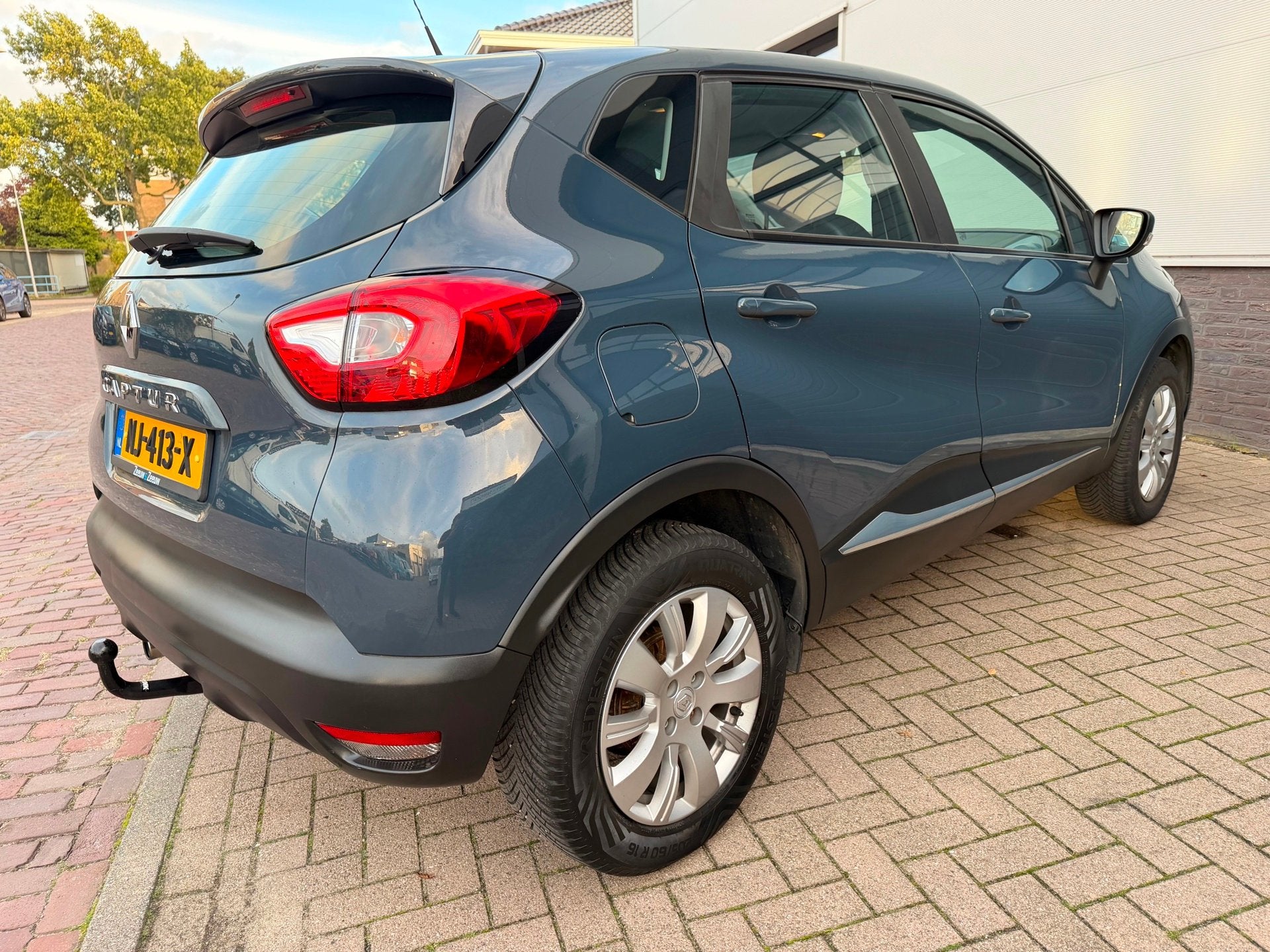 Renault Captur 0.9 TCe /Navi/Cruise-c/Led/Airco/Trekhaak/AUX, Auto's, Voorwielaandrijving, Gebruikt, Euro 6, Blauw