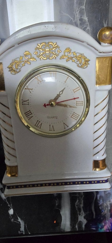 Antieke Kwarts Tafelklok met Gouden Details, Ophalen