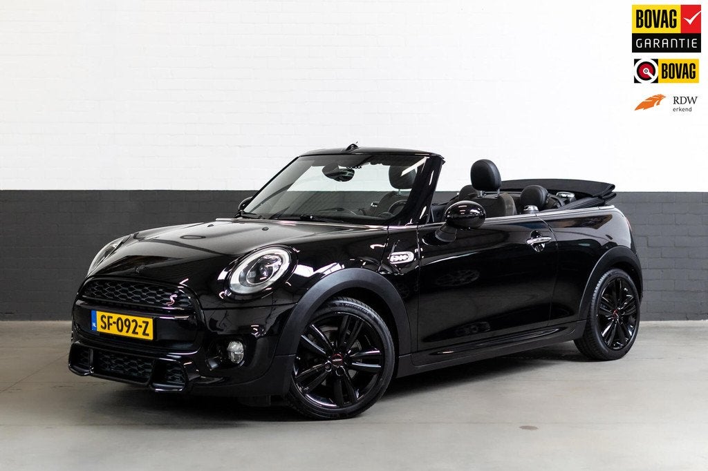 Mini Cabrio 1.5 Cooper JCW, Auto's, Mini, Bedrijf, Te koop, Cabrio, ABS, Achteruitrijcamera, Airbags, Airconditioning, Automatische klimaatregeling