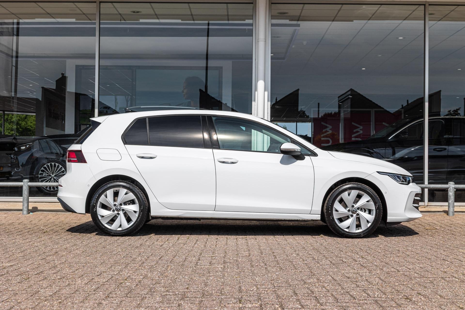 Volkswagen Golf 1.5 eHybrid 204pk Life Edition | SoH 100% |, Auto's, 12 maanden, Stof, 4 cilinders, 150 min