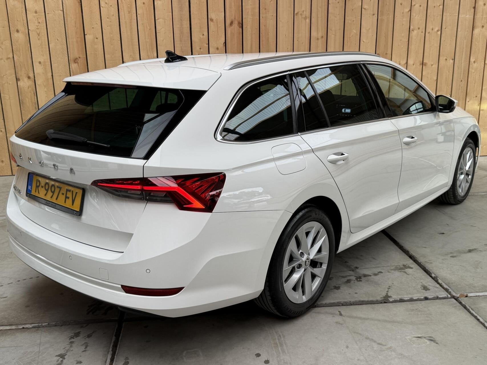 Skoda Octavia Combi 1.0 TSI Business Edition Plus Apple CarP, Auto's, Voorwielaandrijving, Gebruikt, Euro 6, Adaptive Cruise Control