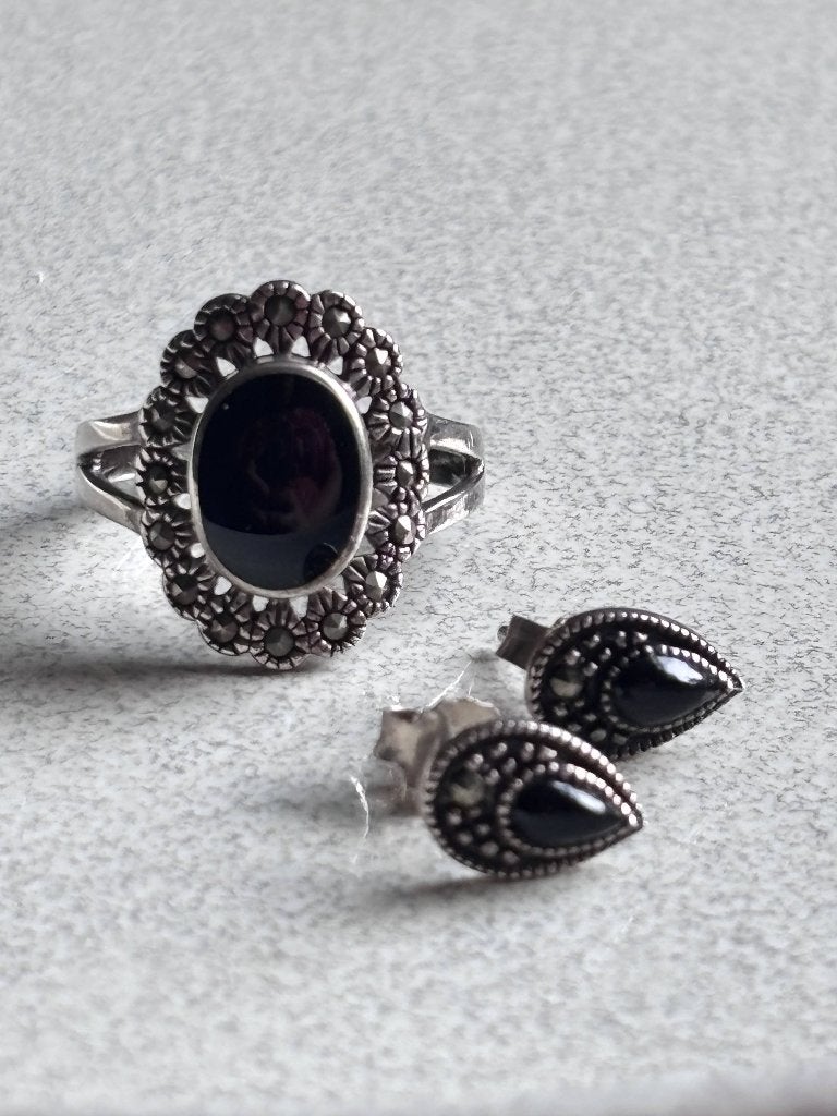 Zilveren ring en Oorknoppen met Zwarte Onyx en Marcasiet, Gebruikt, Ophalen of Verzenden, Met edelsteen, Dame