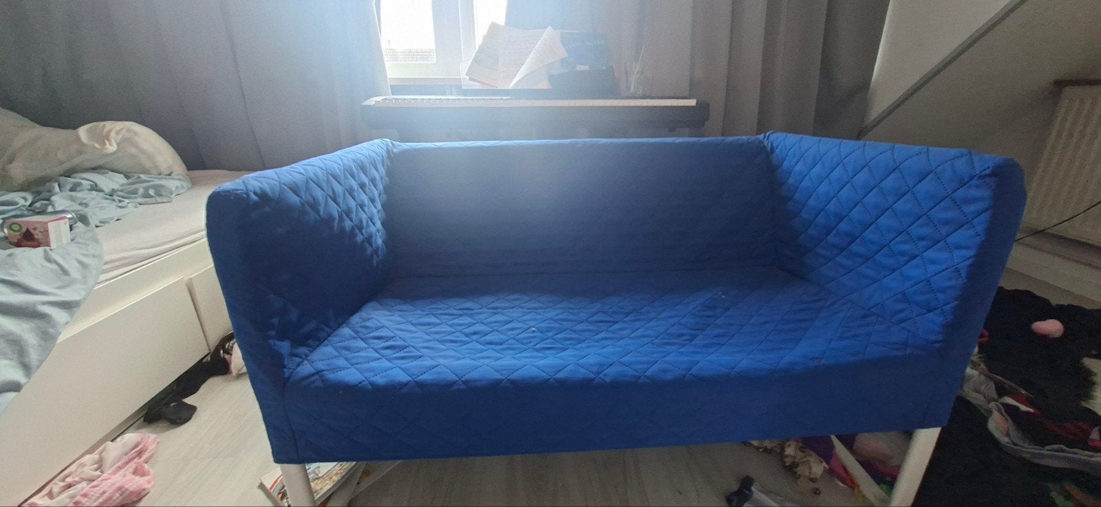 Blauwe tweepersoonsbank, 2 jaar oud, nog stevig, Ophalen, Gebruikt, 150 tot 200 cm, Tweepersoons