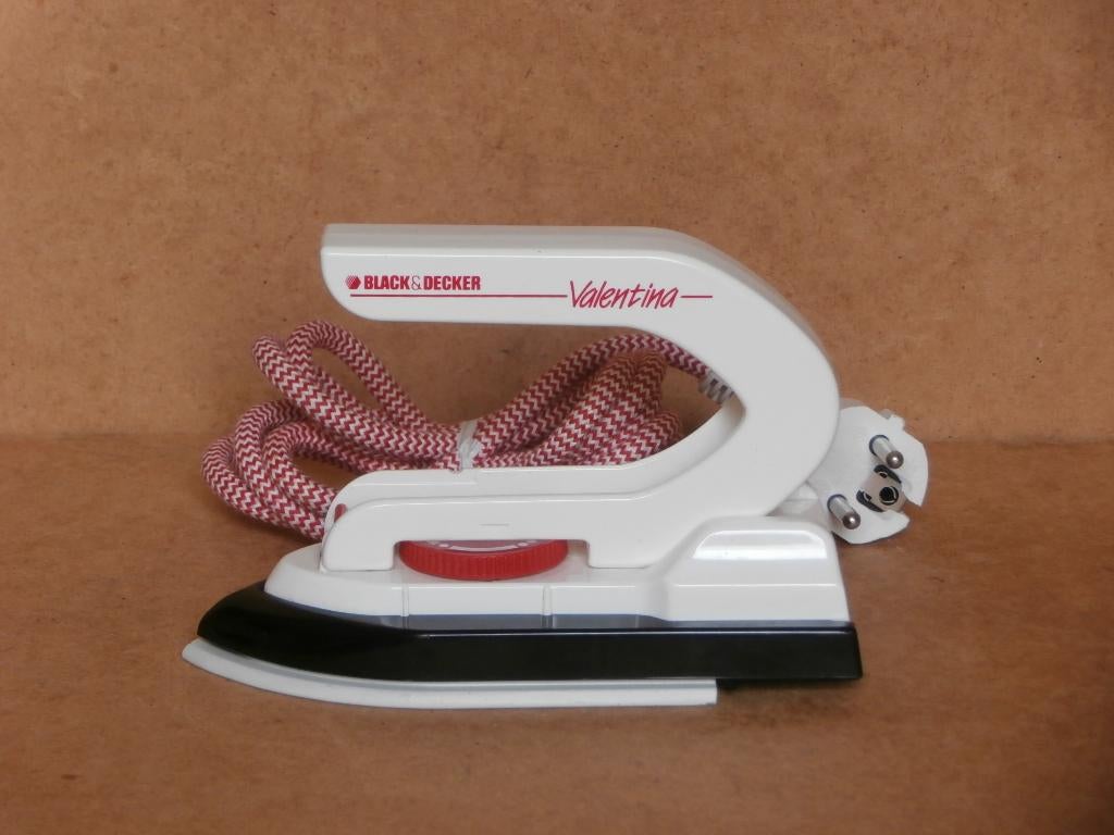 Black & Decker iron reisstrijkijzer strijkbout Encaustic wax, Ophalen of Verzenden, Zo goed als nieuw, Strijkijzer met snoer