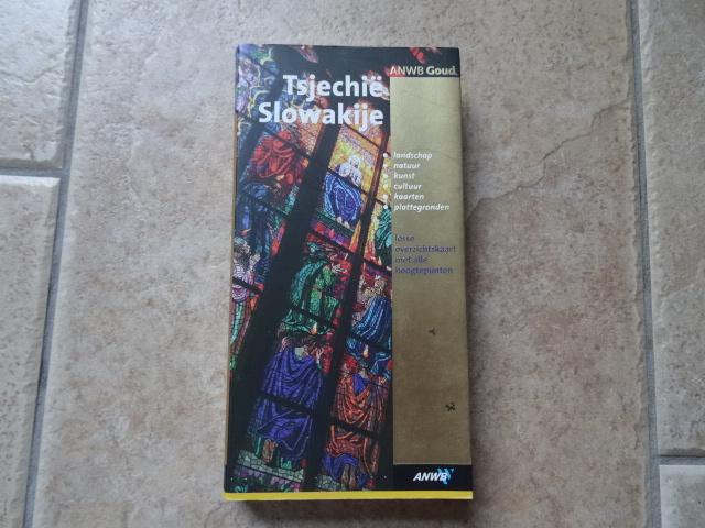 Tsjechie en Slowakije ; anwb goud reisgids , met de kaart, Europa, Ophalen of Verzenden, Zo goed als nieuw, Reisgids of -boek