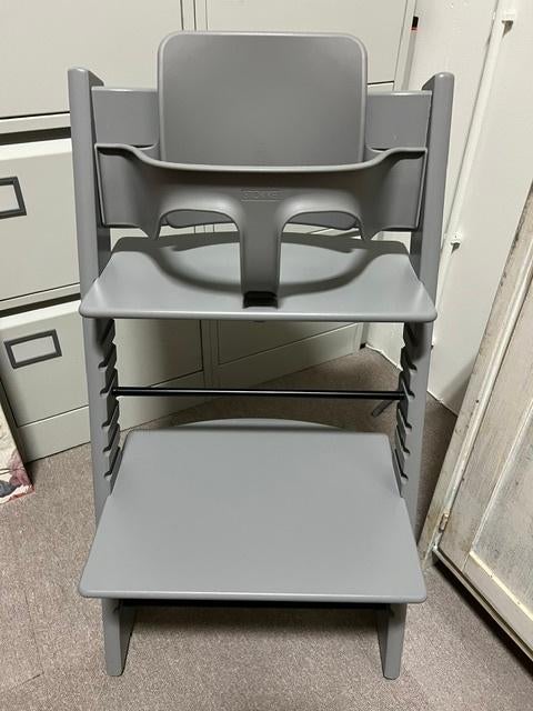 Stokke grijze kinderstoel tripp trapp trip trap ZGAN, Kinderen en Baby's, Kinderstoelen, Ophalen, Zo goed als nieuw, Meegroeistoel