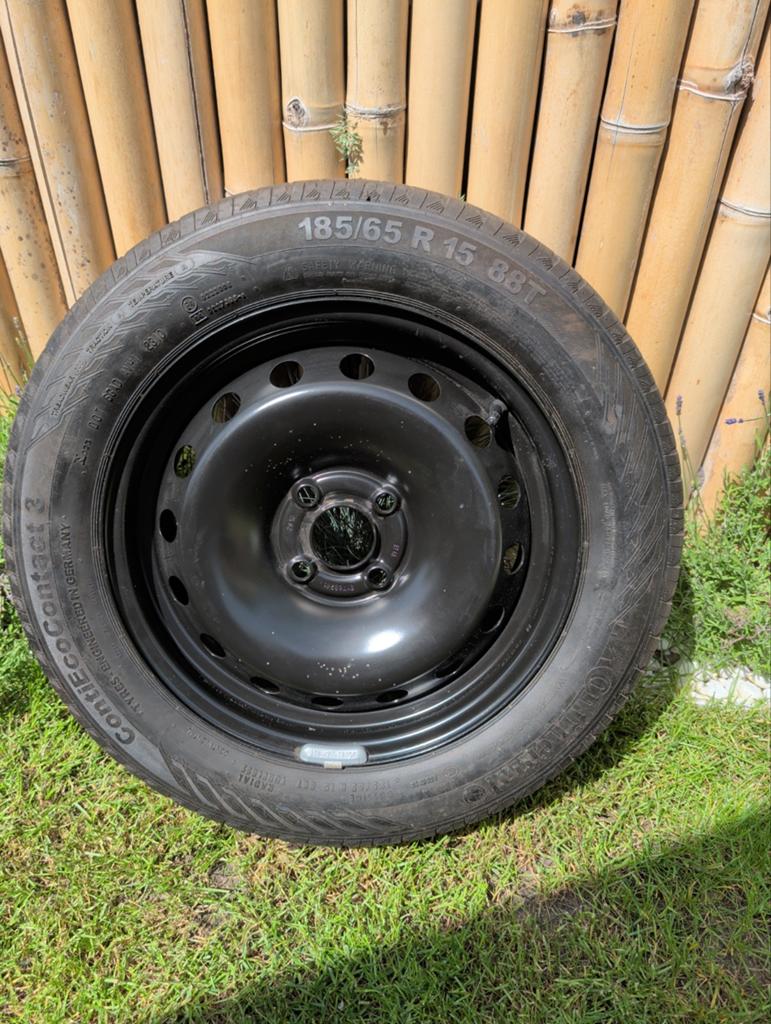 Stalen velg met Continental 185/65 R15 88T Zomerband, Ophalen, Gebruikt, 15 inch, Banden en Velgen
