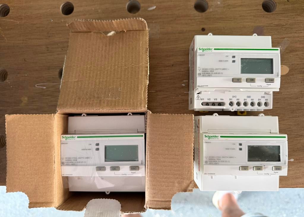 3 stuks Schneider kWh meter iEM3255, Ophalen of Verzenden, Zo goed als nieuw, Overige typen