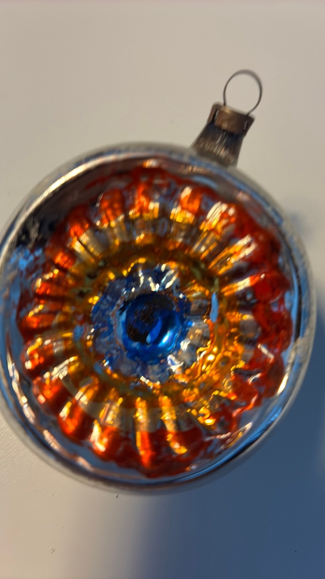 Vintage antieke kerstbal, deukbal blauw geel rood, Diversen, Ophalen of Verzenden, Zo goed als nieuw
