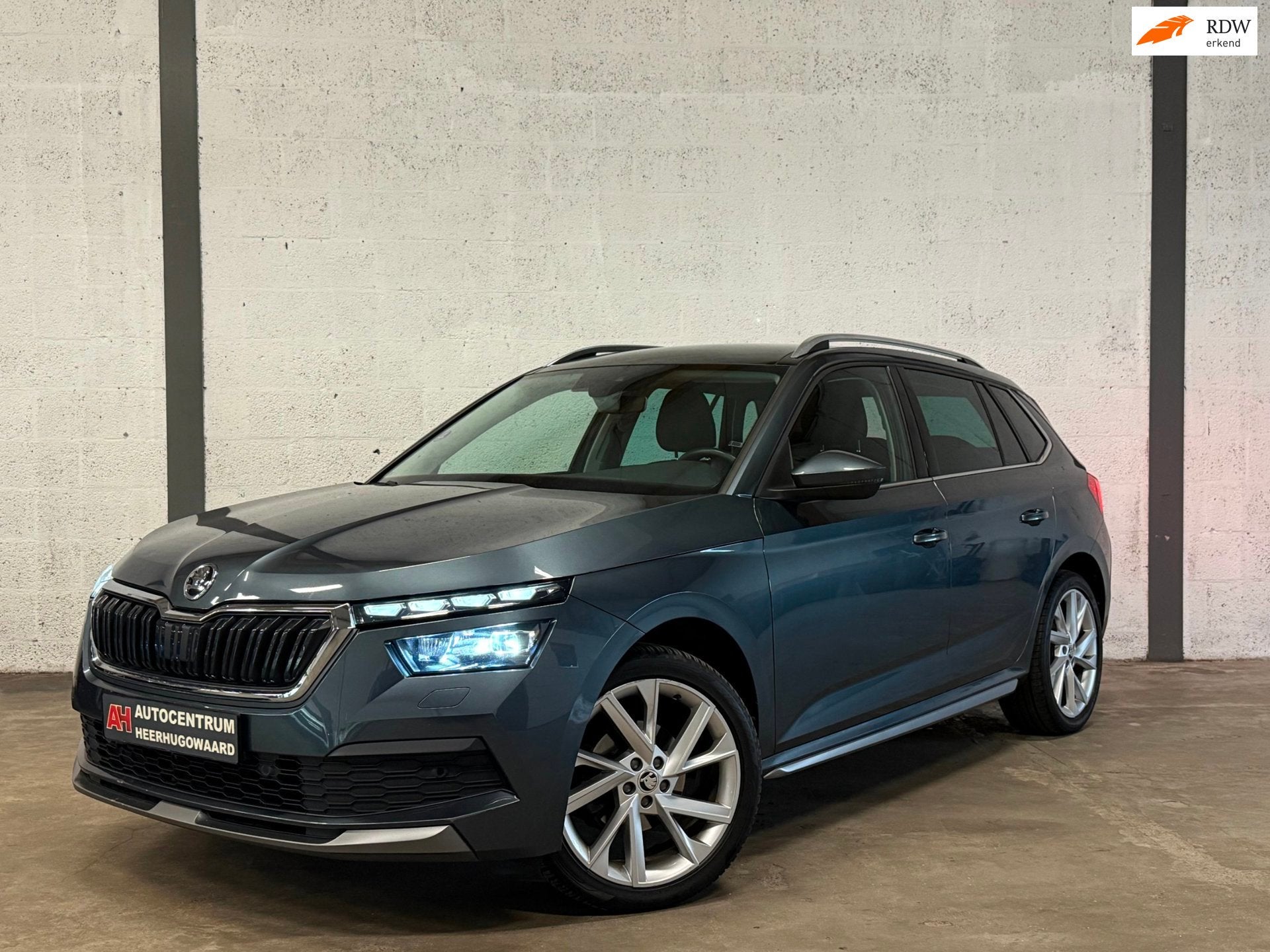 Skoda Kamiq 1.0 TSI Sport Business Automaat|Pano|LED|Cruise|, Gebruikt, Zwart, 116 pk, Origineel Nederlands