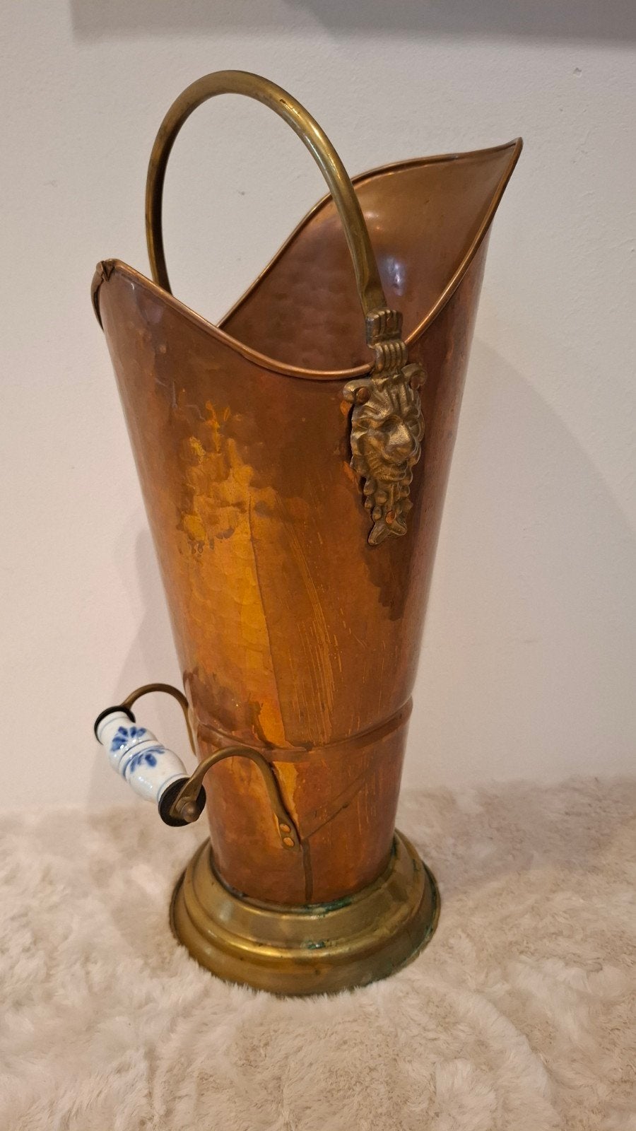 Antieke Koperen Kolenemmer met Leeuwenkop en Porselein, Ophalen of Verzenden, Koper
