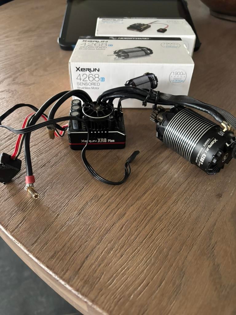Hobbywing xerun xr8 plus g2s  xerun 4268 sd g3    1900kv, Ophalen of Verzenden, Zo goed als nieuw, Motor
