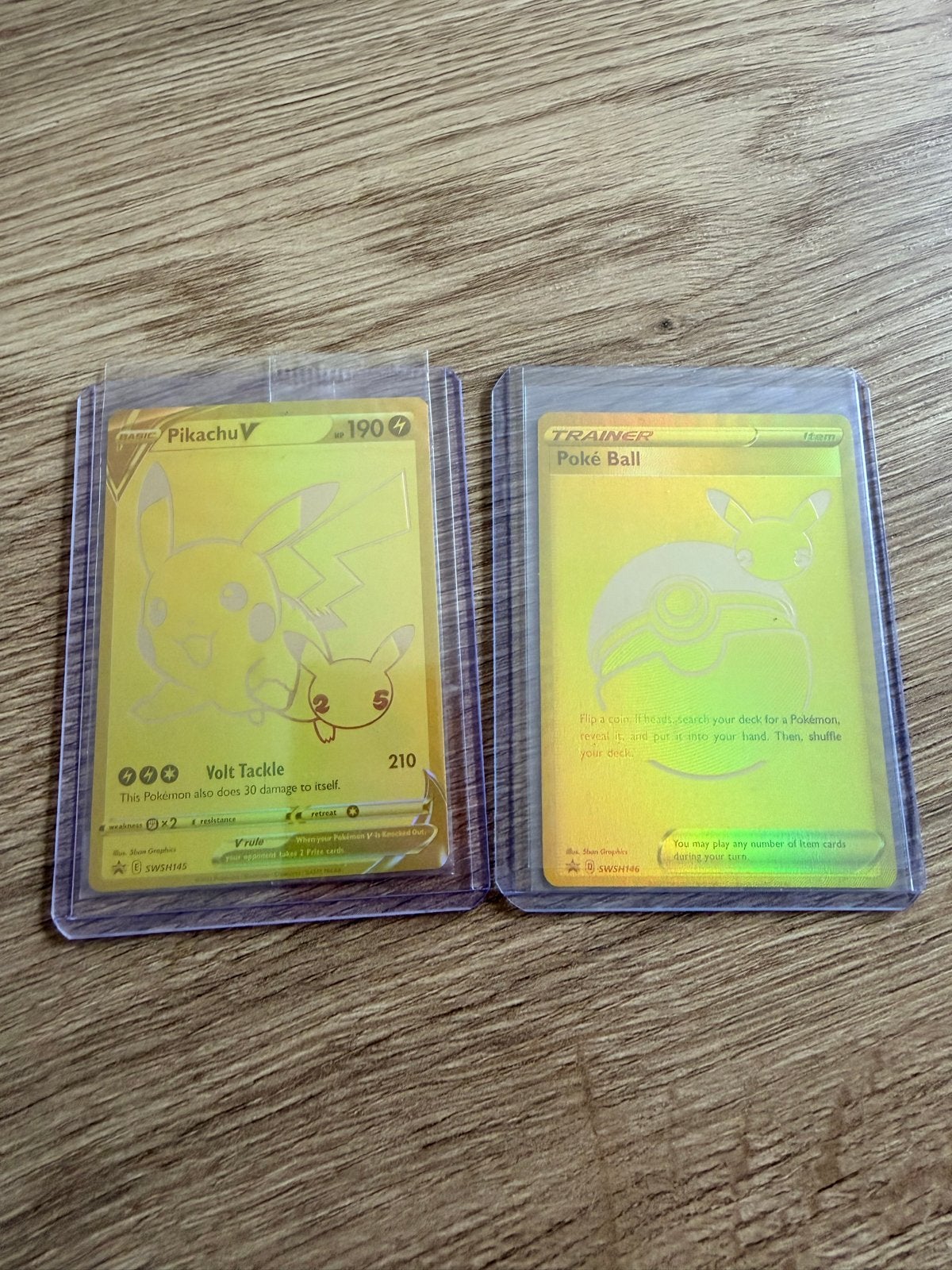 Pokémon Pikachu V & Poké Ball Gold Secret Rare Kaarten, Ophalen of Verzenden, Zo goed als nieuw, Meerdere kaarten, Foil