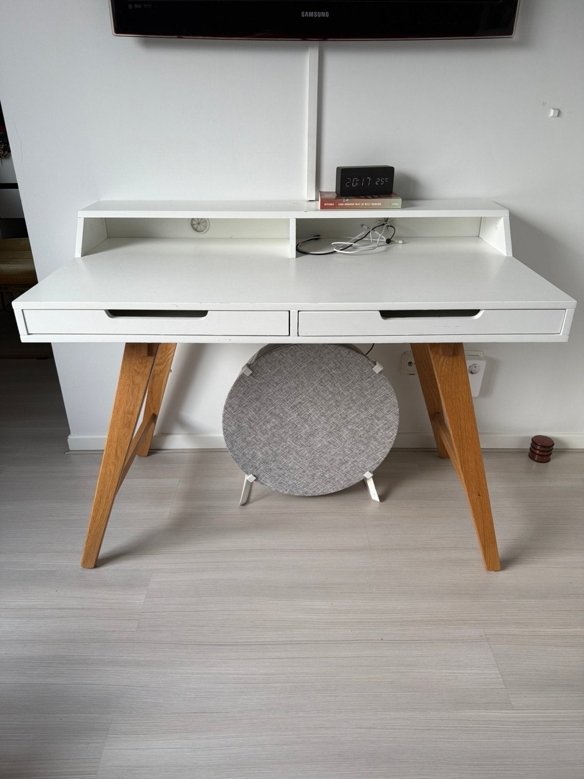 Bureau scandinavisch design, Ophalen, Zo goed als nieuw