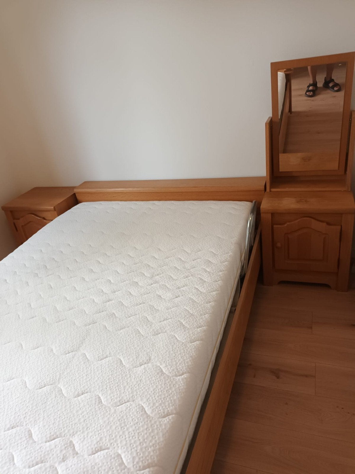 Ledikant 140x200 cm met matras, nachtkastjes en spiegel, Huis en Inrichting, Ophalen, Gebruikt, Tweepersoons, 140 cm