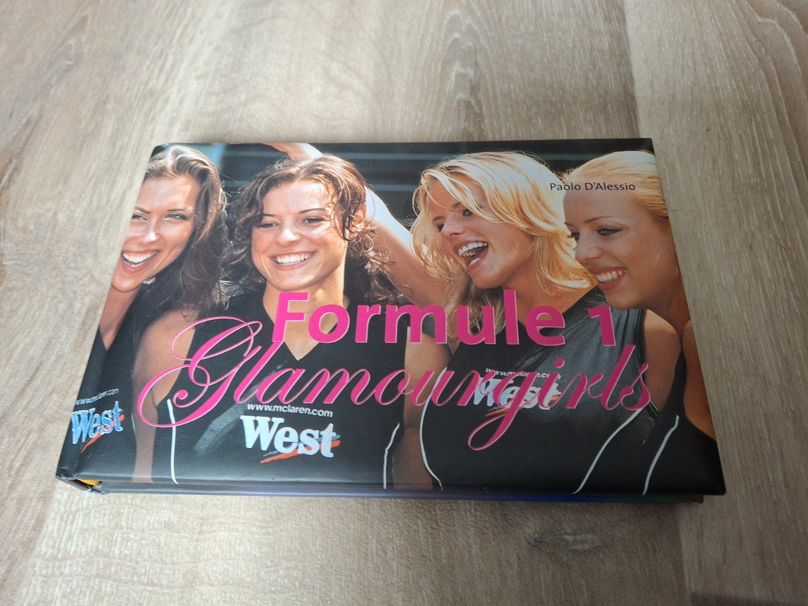 Boek Formule 1 "Glamourgirls", Ophalen of Verzenden, Zo goed als nieuw, Formule 1