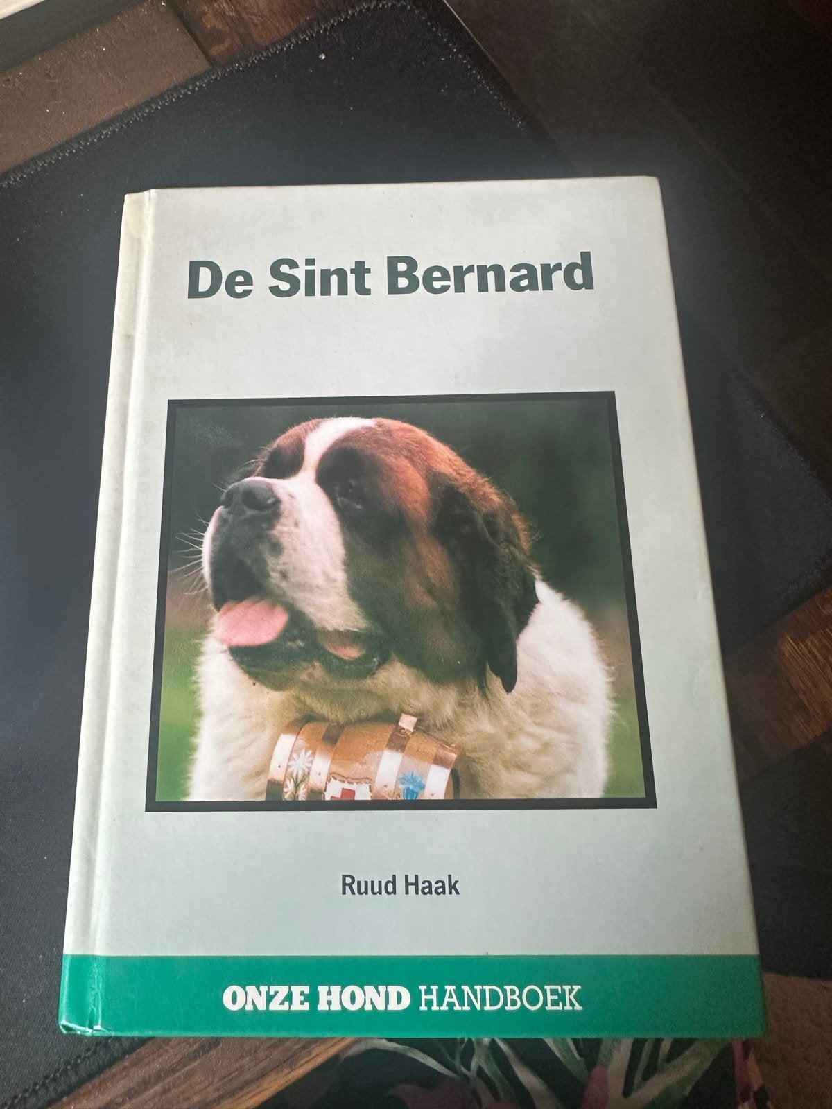 Handboek De Sint Bernard - Ruud Haak (Onze Hond), Ophalen of Verzenden, Gelezen, Honden