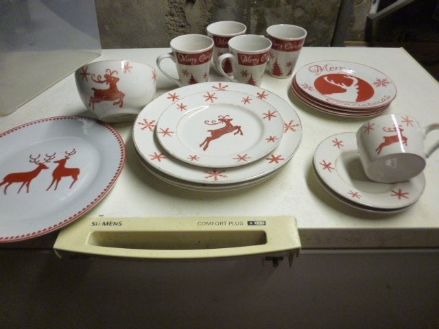 kerstservies met Rendieren of herten rood -wit van alles wat, Ophalen of Verzenden, Nieuw, Glas, Overige stijlen