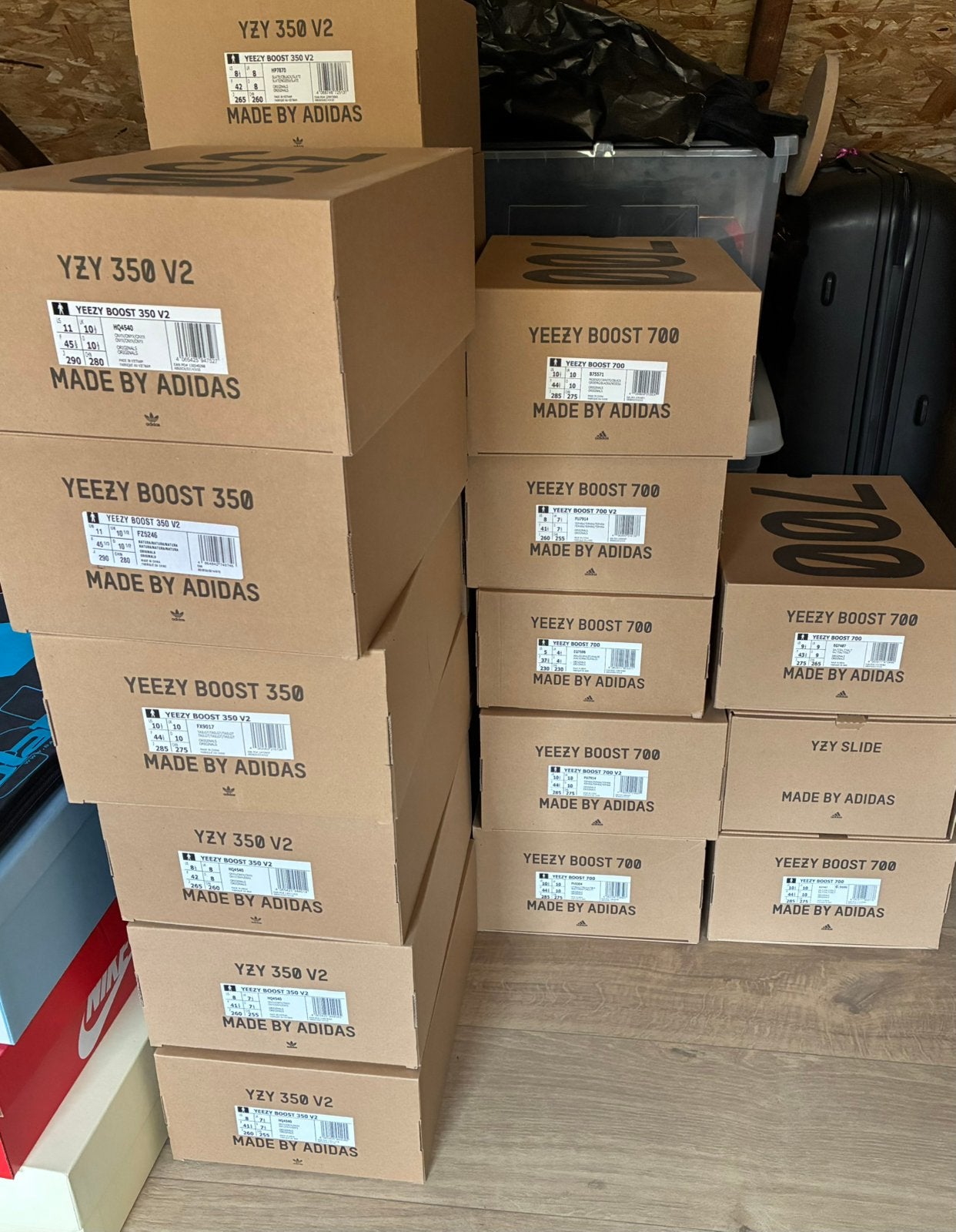 Adidas Yeezy - Grote Partij of Losse verkoop - Origineel, Kleding | Heren, Schoenen, Ophalen of Verzenden, Nieuw, Overige typen